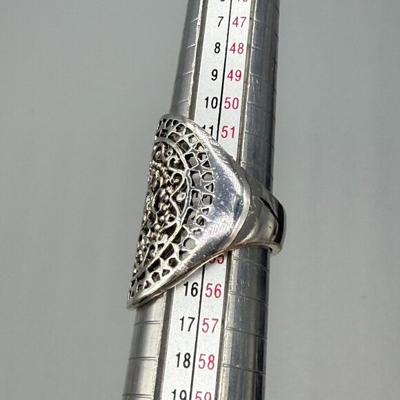 Vintage CW Sterling Silver Oval Filigree Flower Leaf Ring Size 7 Silver Tone Ret - Picture 6 of 7